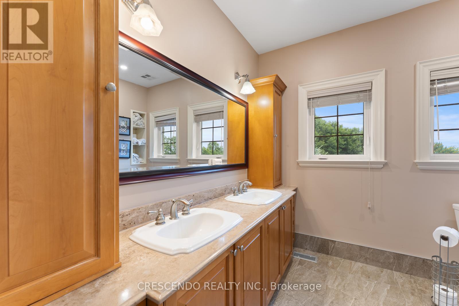 2 Prince Adam Court, King, ON - Indoor Photo Showing Bathroom