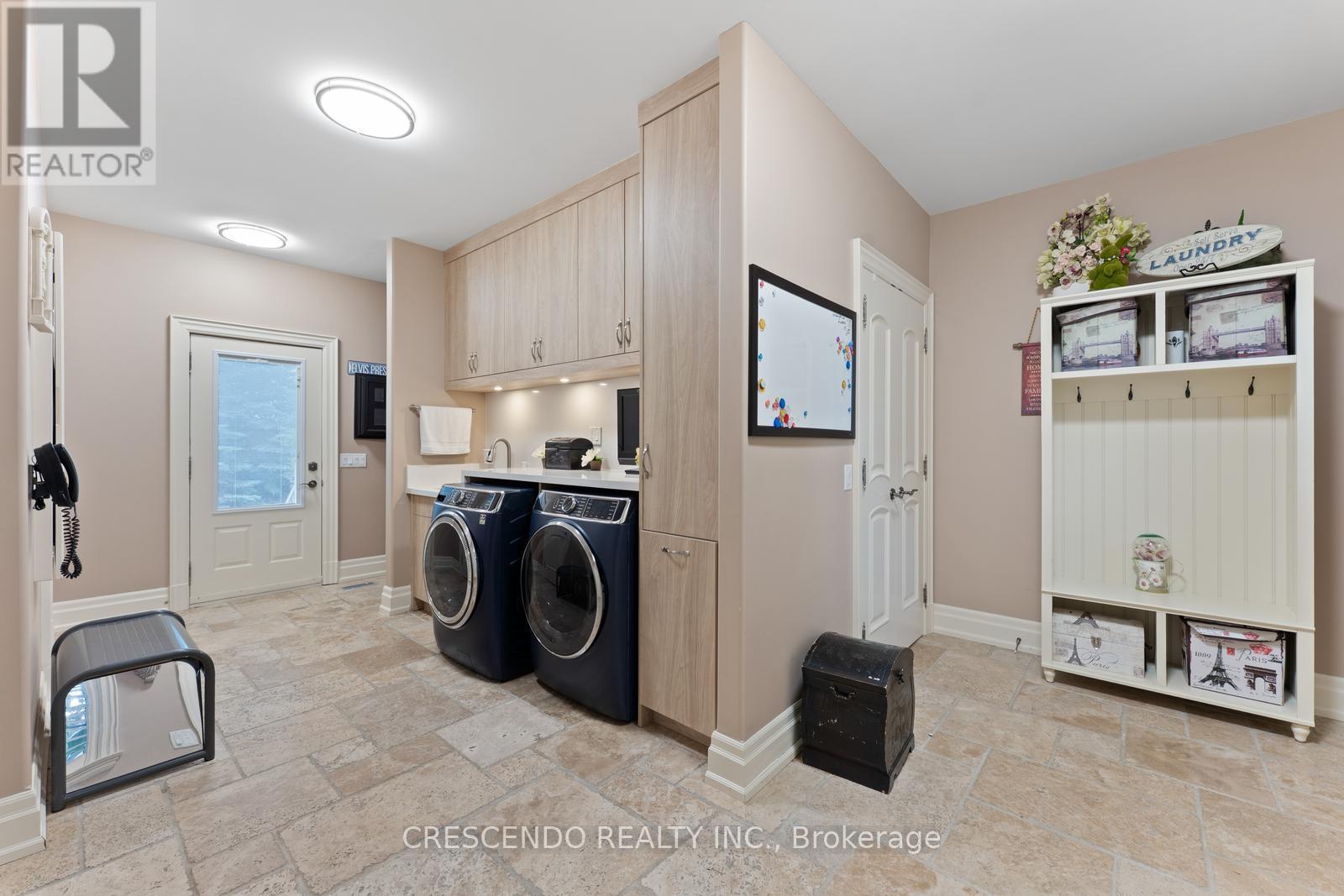 2 Prince Adam Court, King, ON - Indoor Photo Showing Laundry Room