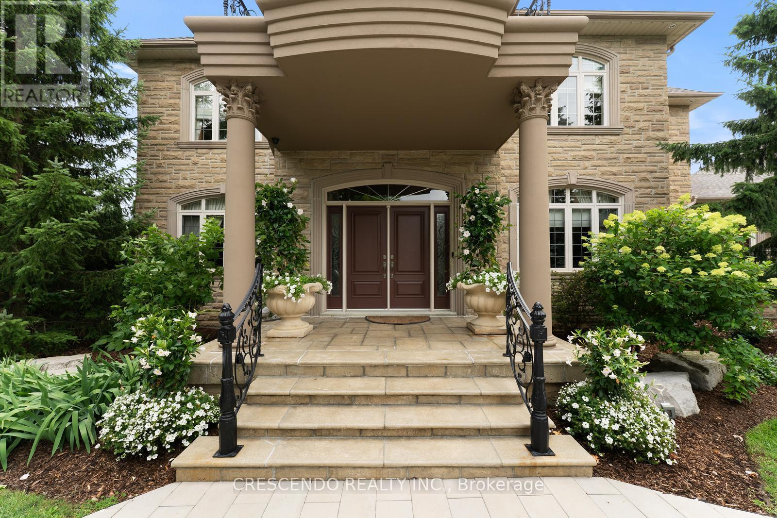 2 Prince Adam Court, King, ON - Outdoor