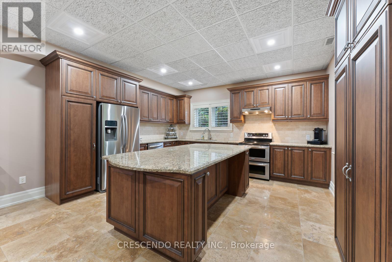 2 Prince Adam Court, King, ON - Indoor Photo Showing Kitchen With Upgraded Kitchen