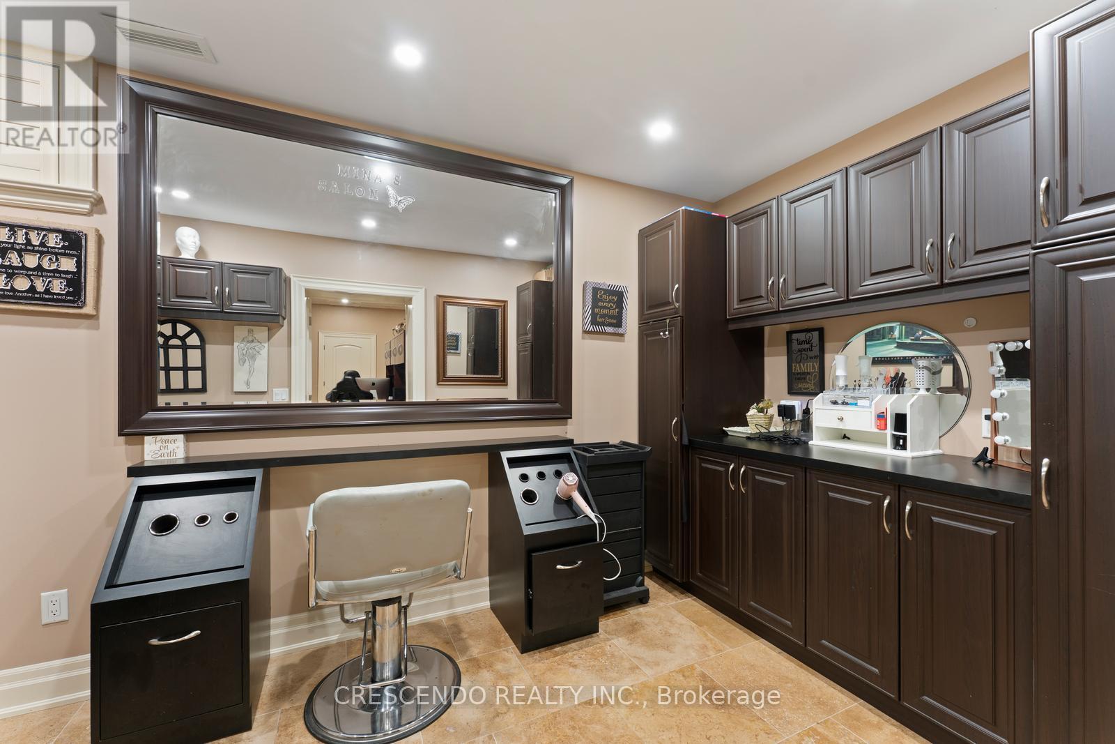 2 Prince Adam Court, King, ON - Indoor