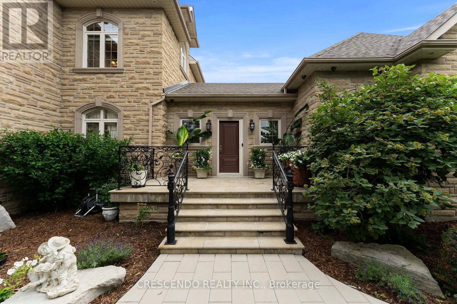 2 Prince Adam Court, King, ON - Outdoor