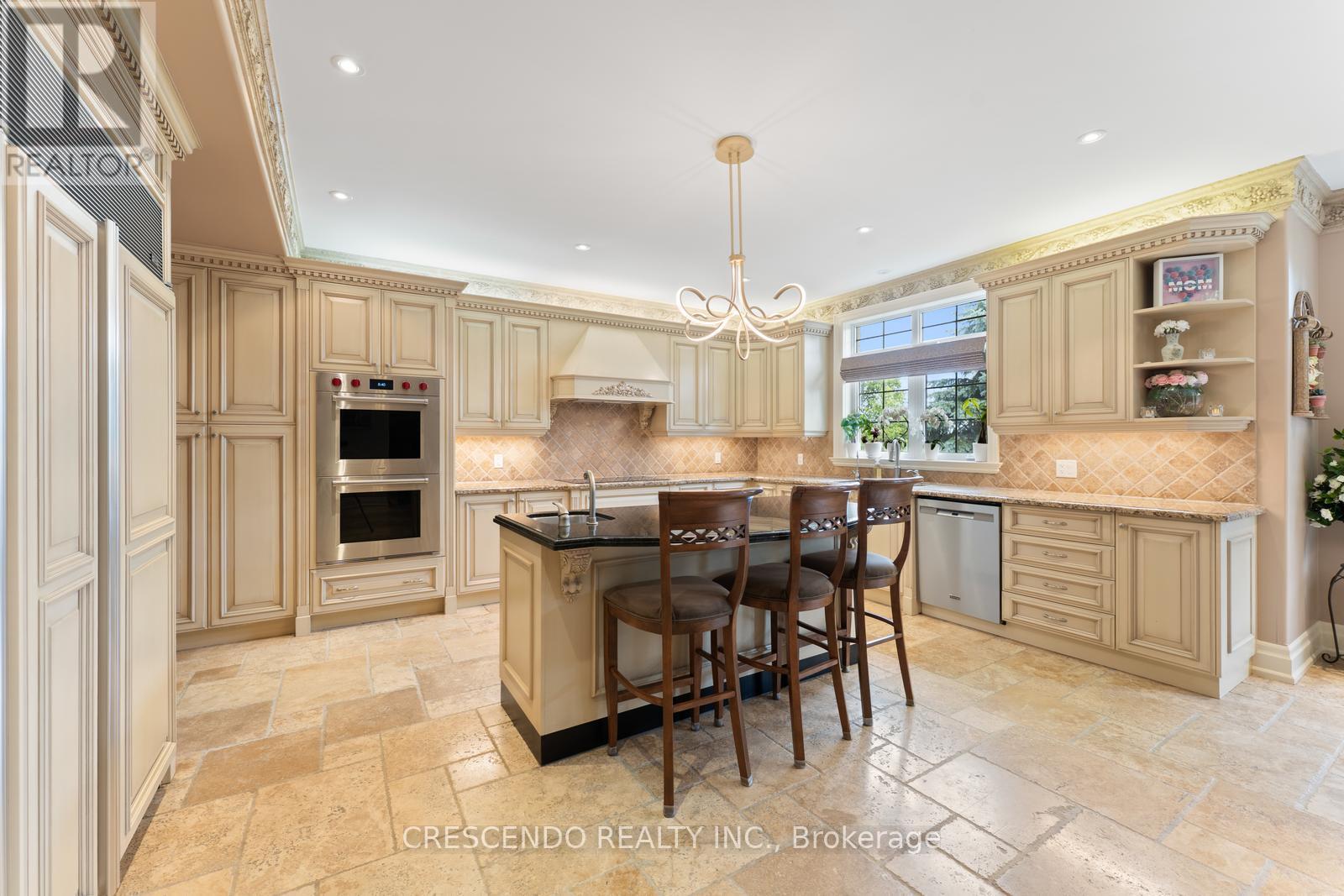 2 Prince Adam Court, King, ON - Indoor Photo Showing Kitchen With Upgraded Kitchen