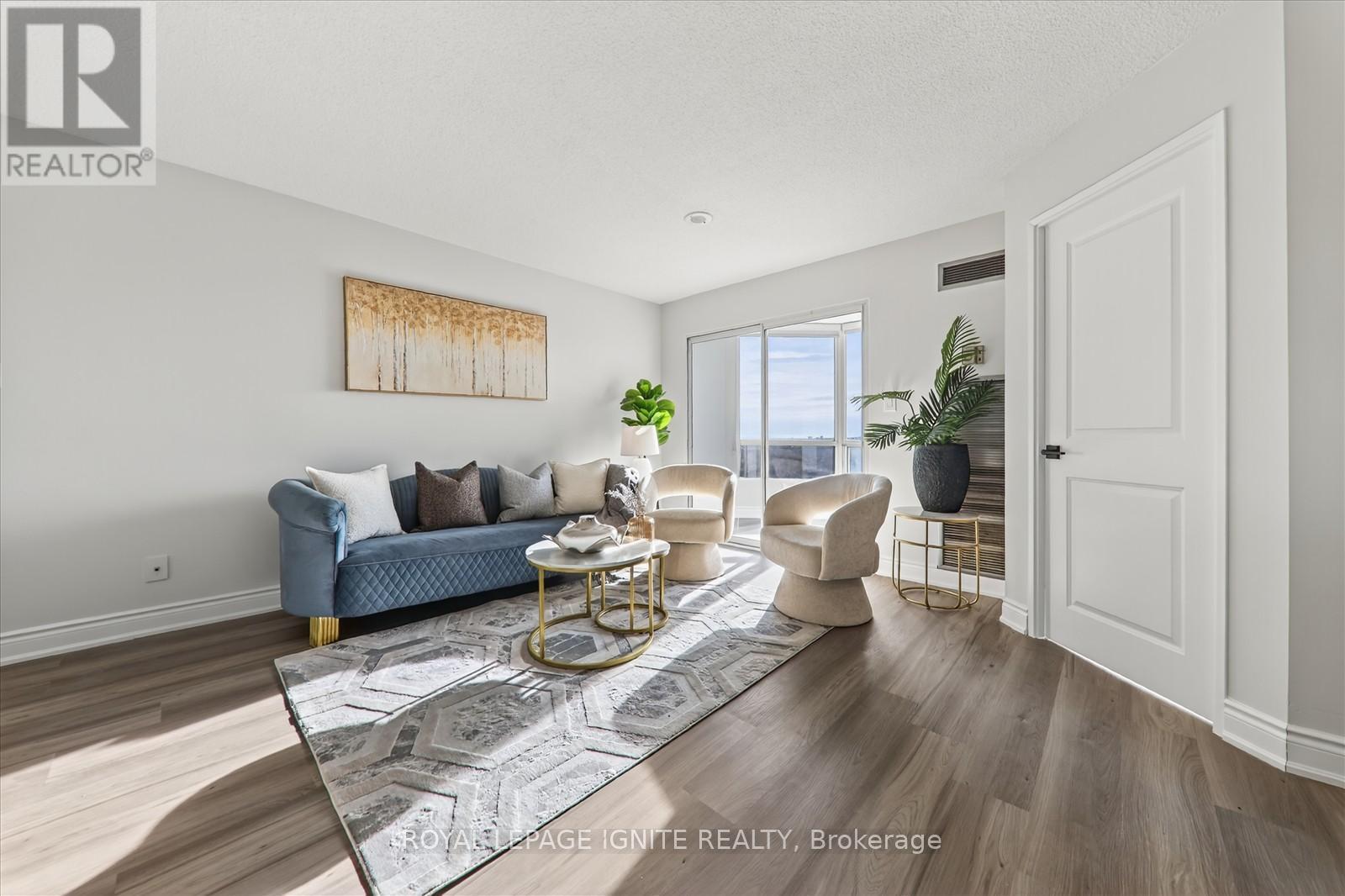705 - 155 Hillcrest Avenue, Mississauga, ON - Indoor Photo Showing Living Room