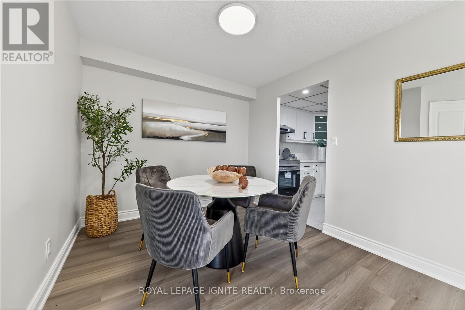 705 - 155 Hillcrest Avenue, Mississauga, ON - Indoor Photo Showing Dining Room