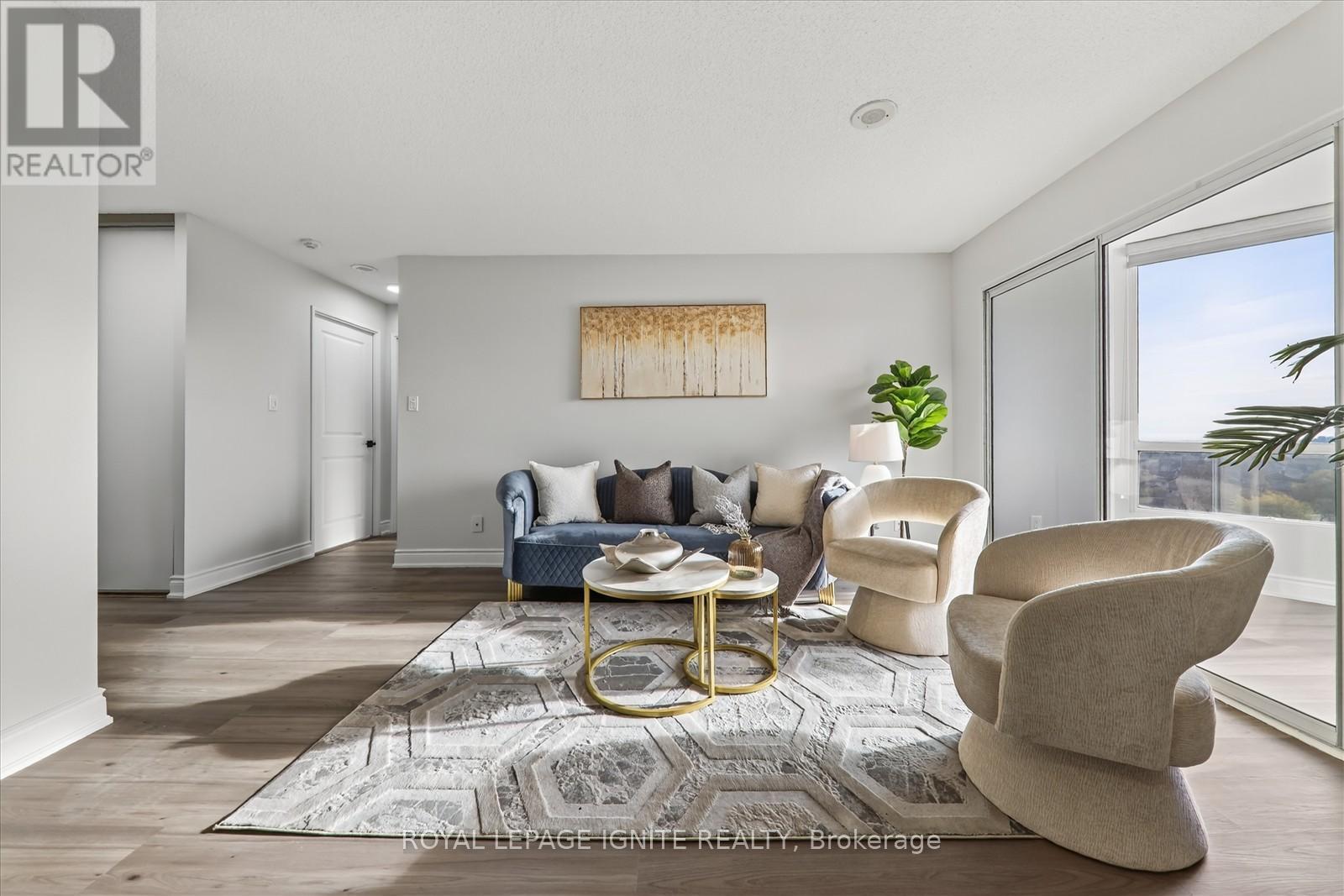 705 - 155 Hillcrest Avenue, Mississauga, ON - Indoor Photo Showing Living Room