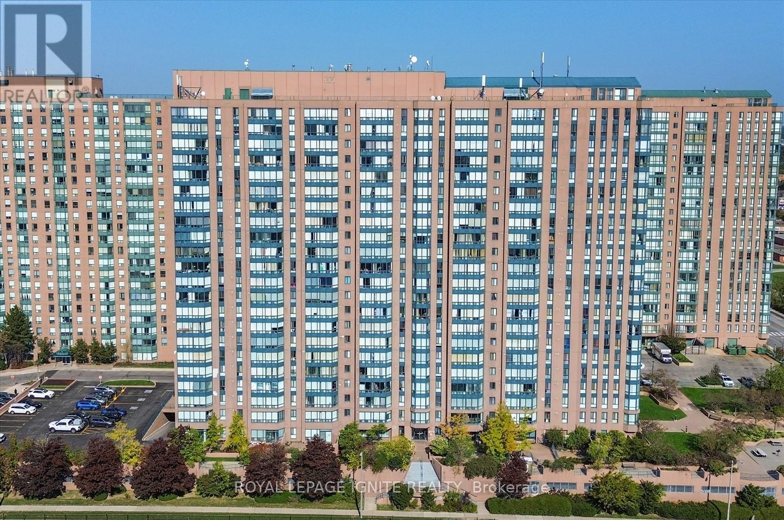 705 - 155 Hillcrest Avenue, Mississauga, ON - Outdoor With Facade