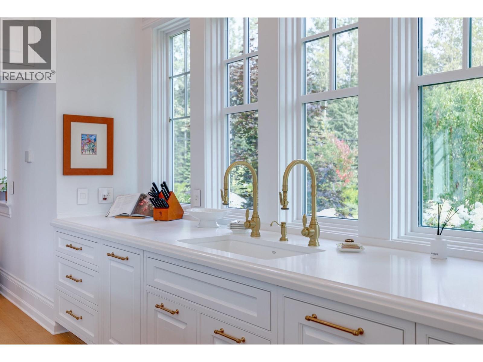 7015 Bench Drive, Prince George, BC - Indoor Photo Showing Bathroom
