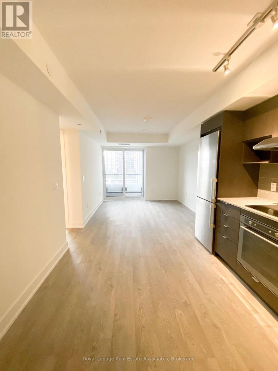 1210 - 7 Mabelle Avenue, Toronto, ON - Indoor Photo Showing Kitchen