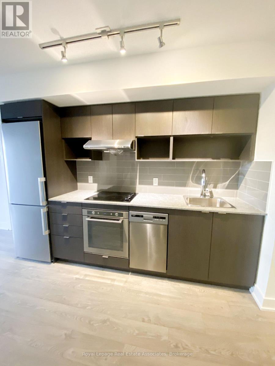 1210 - 7 Mabelle Avenue, Toronto, ON - Indoor Photo Showing Kitchen