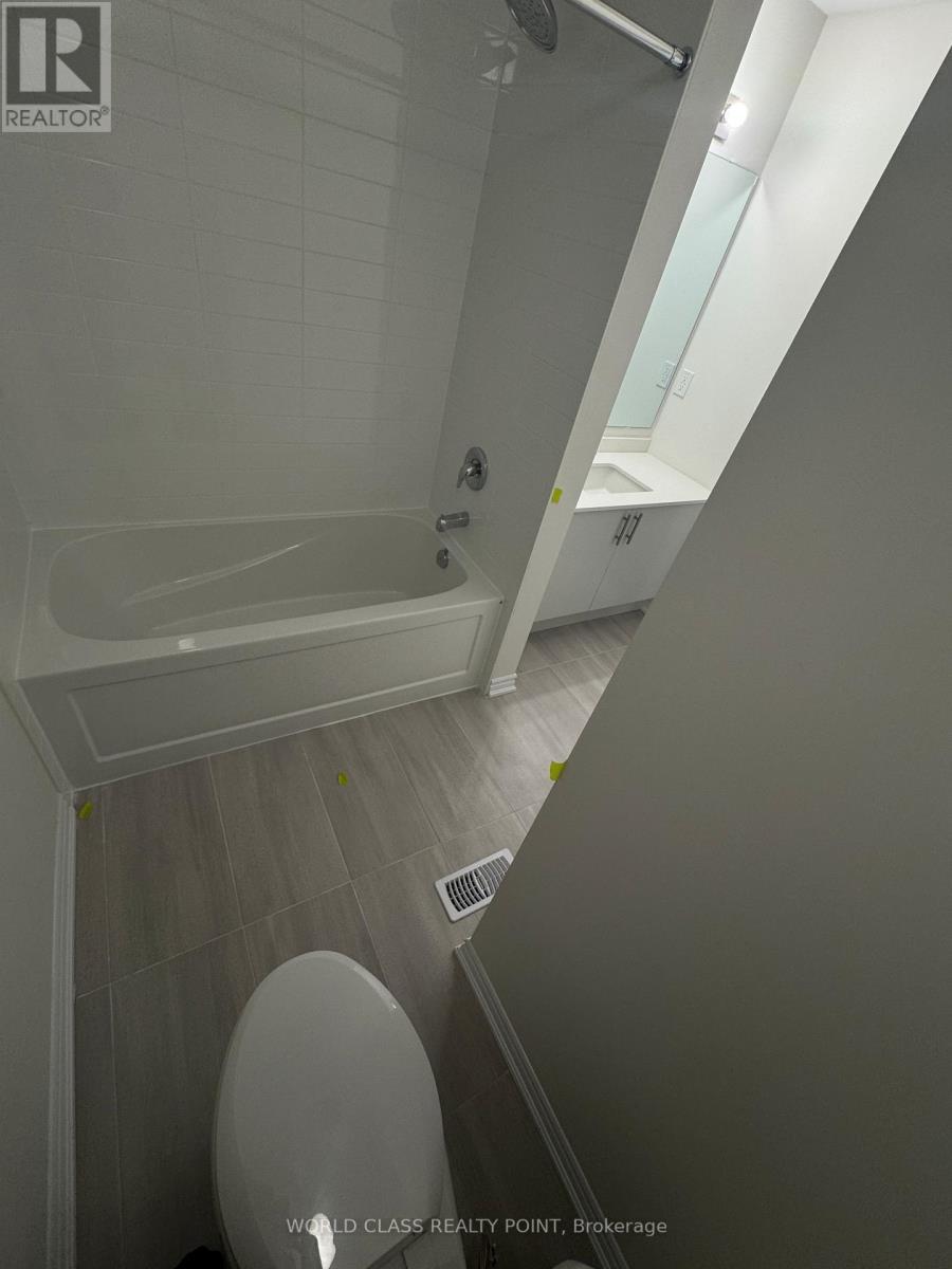 89 Watts Mews, Kawartha Lakes, ON - Indoor Photo Showing Bathroom