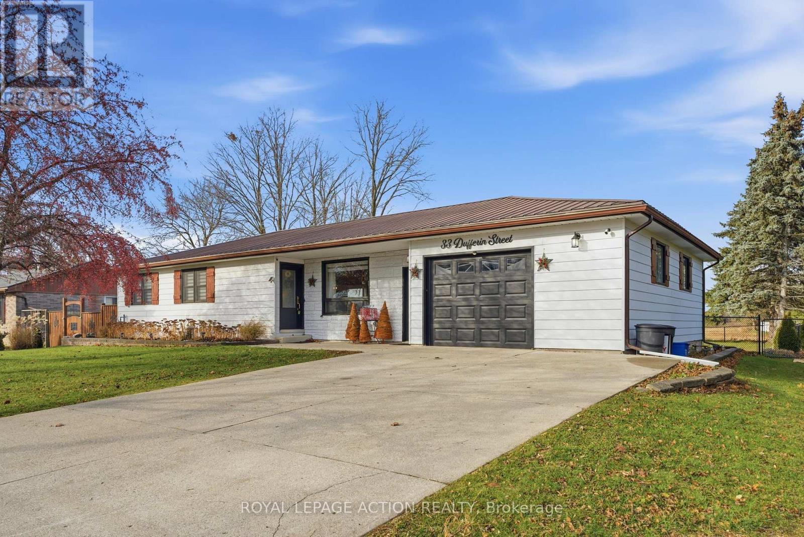 33 Dufferin Street, Brant, ON - Outdoor With Facade