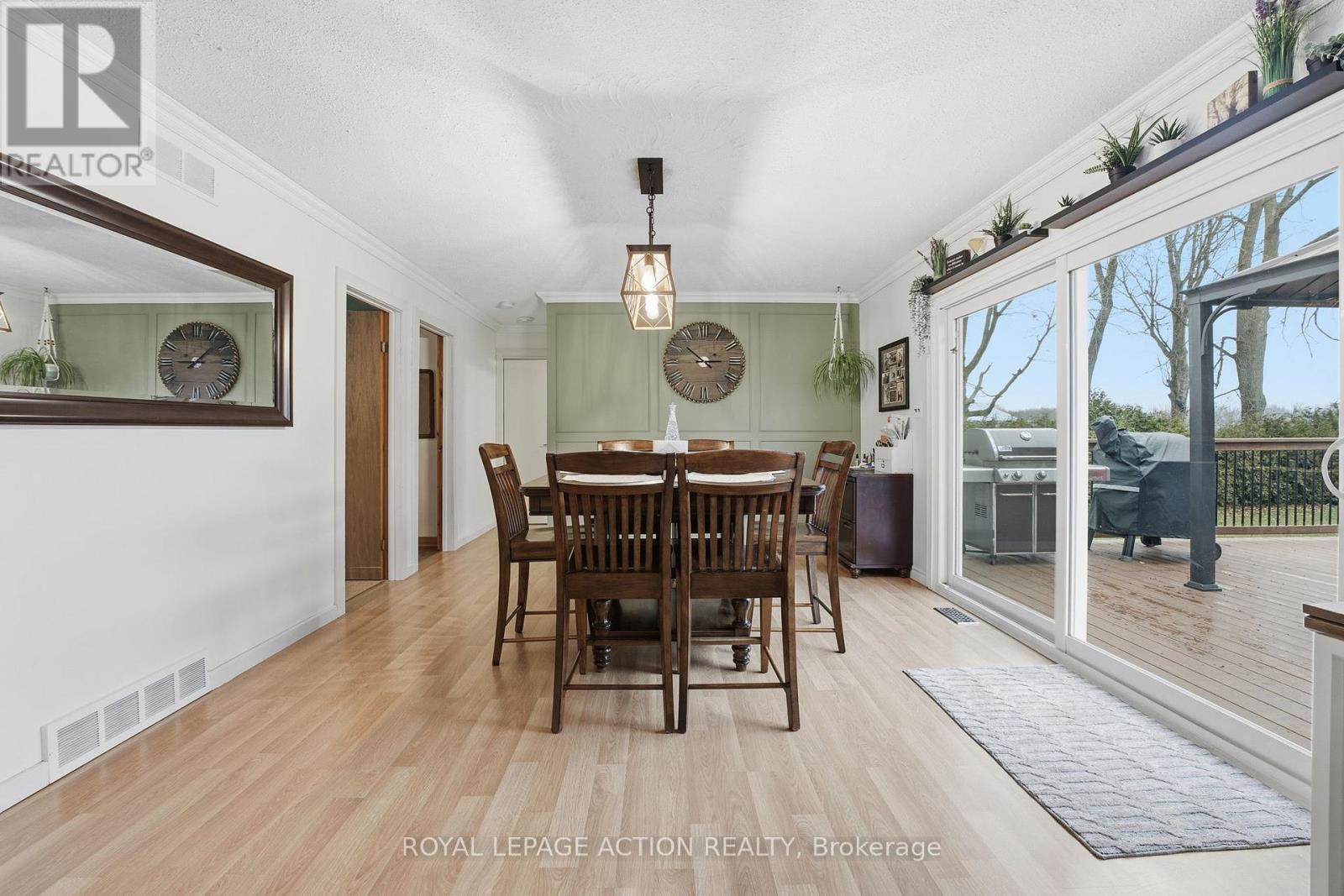 33 Dufferin Street, Brant, ON - Indoor Photo Showing Dining Room