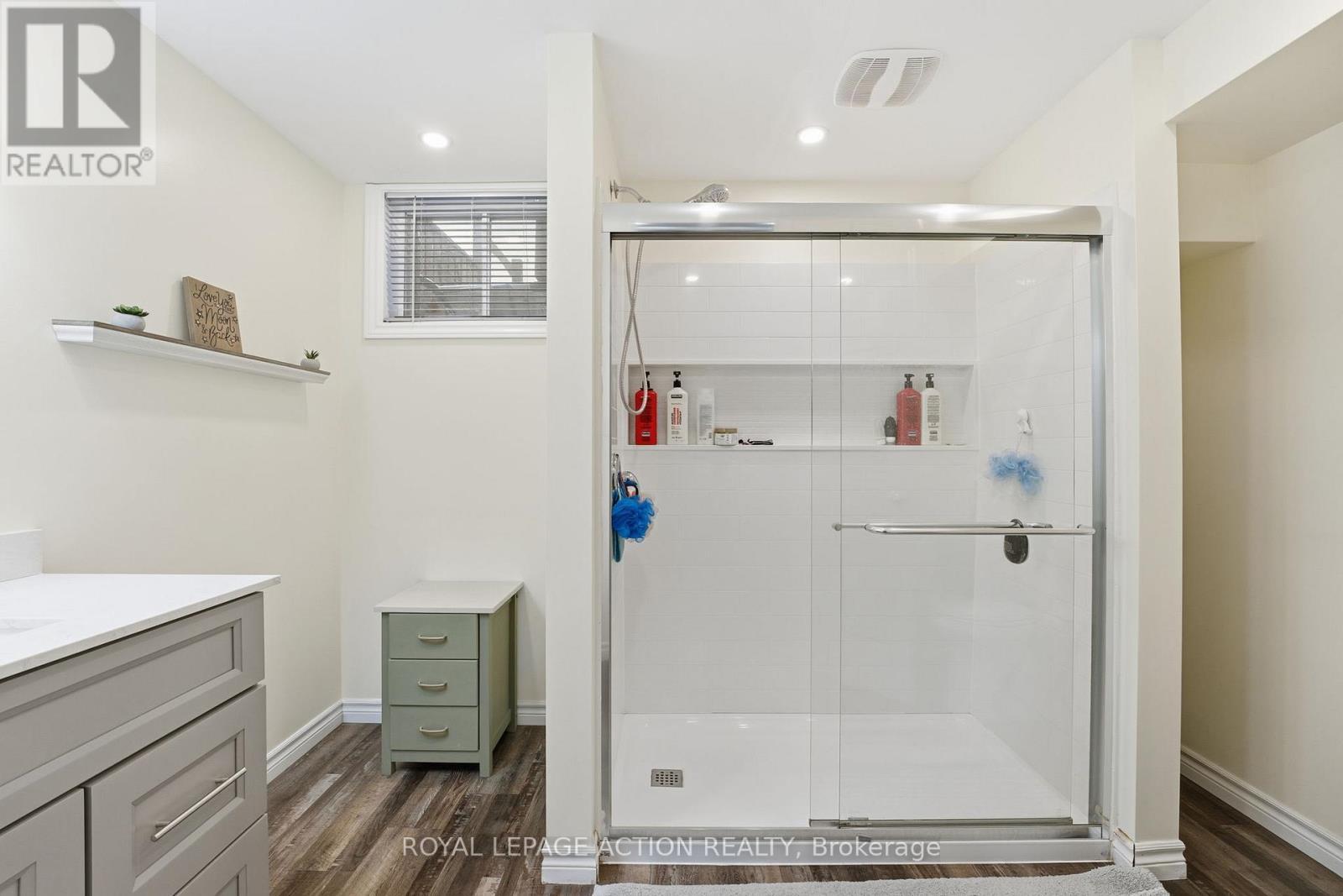 33 Dufferin Street, Brant, ON - Indoor Photo Showing Bathroom