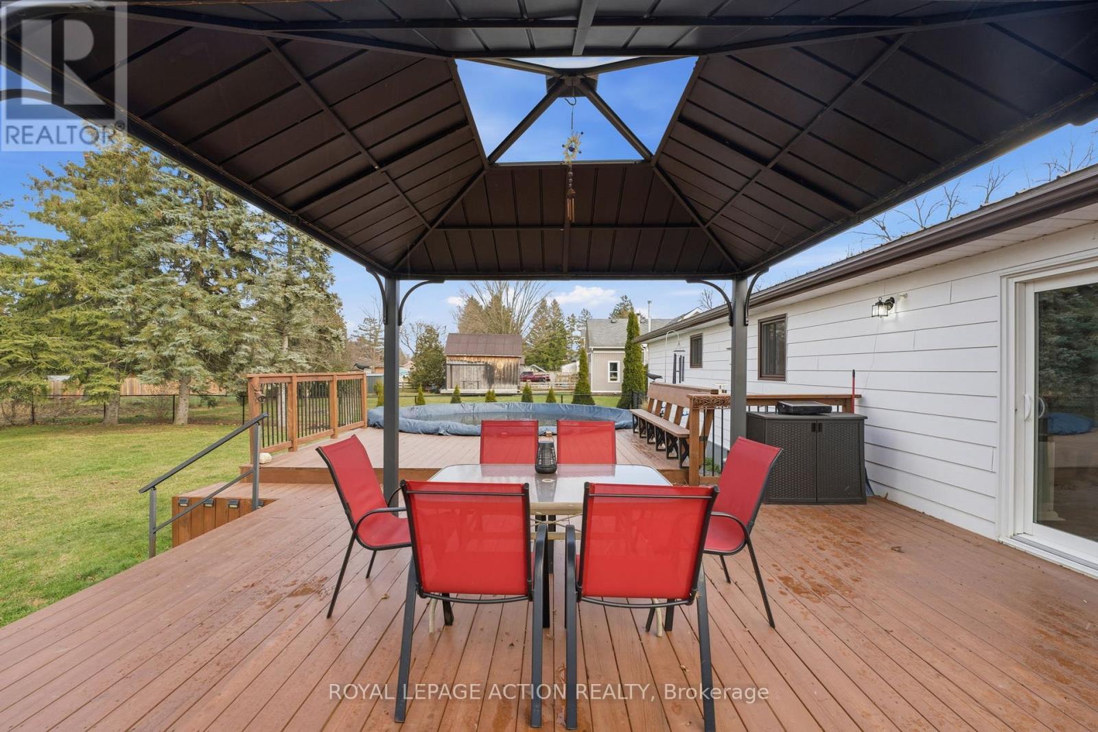 33 Dufferin Street, Brant, ON - Outdoor With Deck Patio Veranda With Exterior