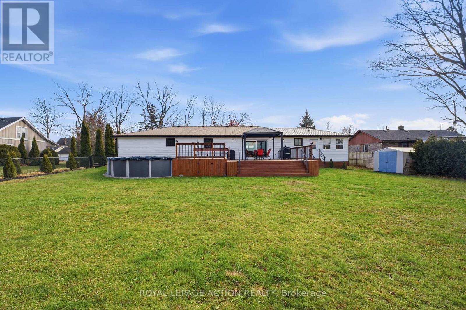 33 Dufferin Street, Brant, ON - Outdoor With Backyard