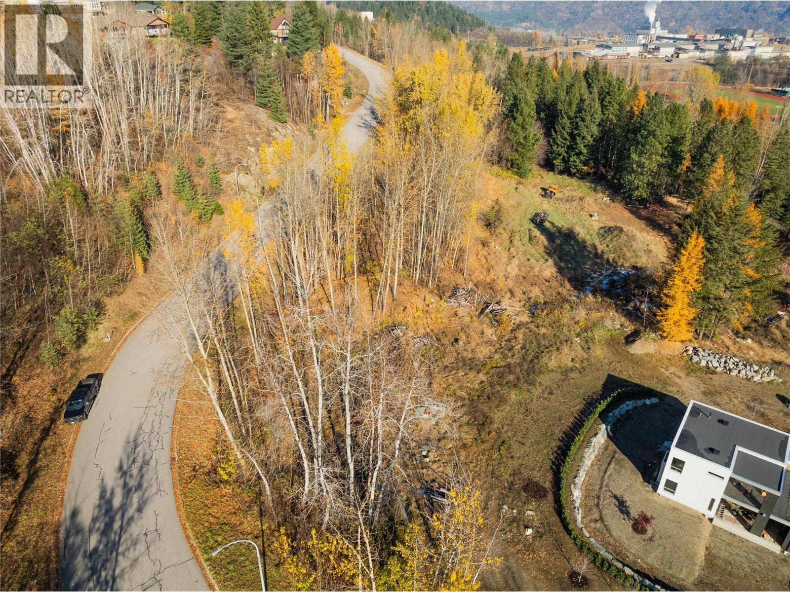 220 Whitman Way, Warfield, BC