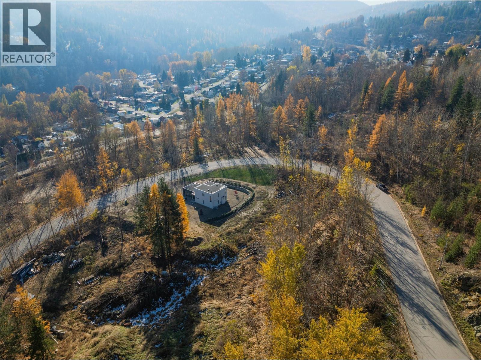 220 Whitman Way, Warfield, BC