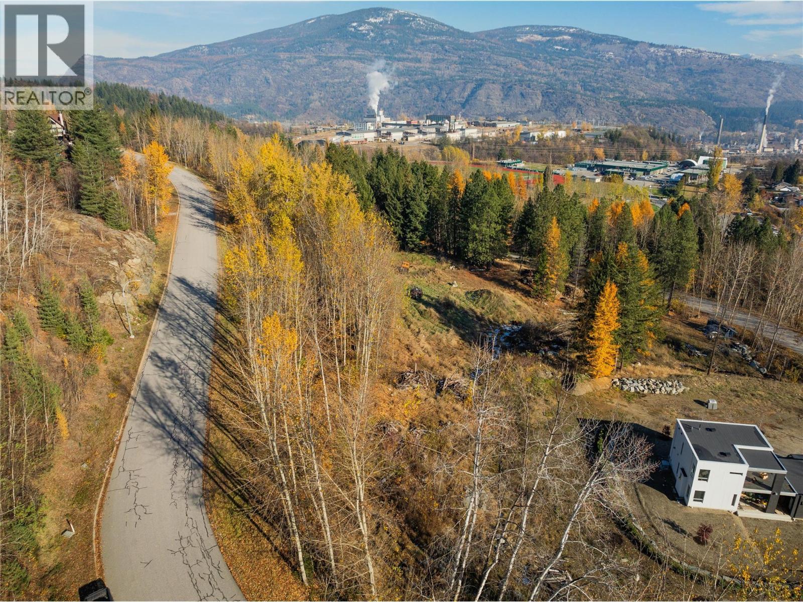 220 Whitman Way, Warfield, BC