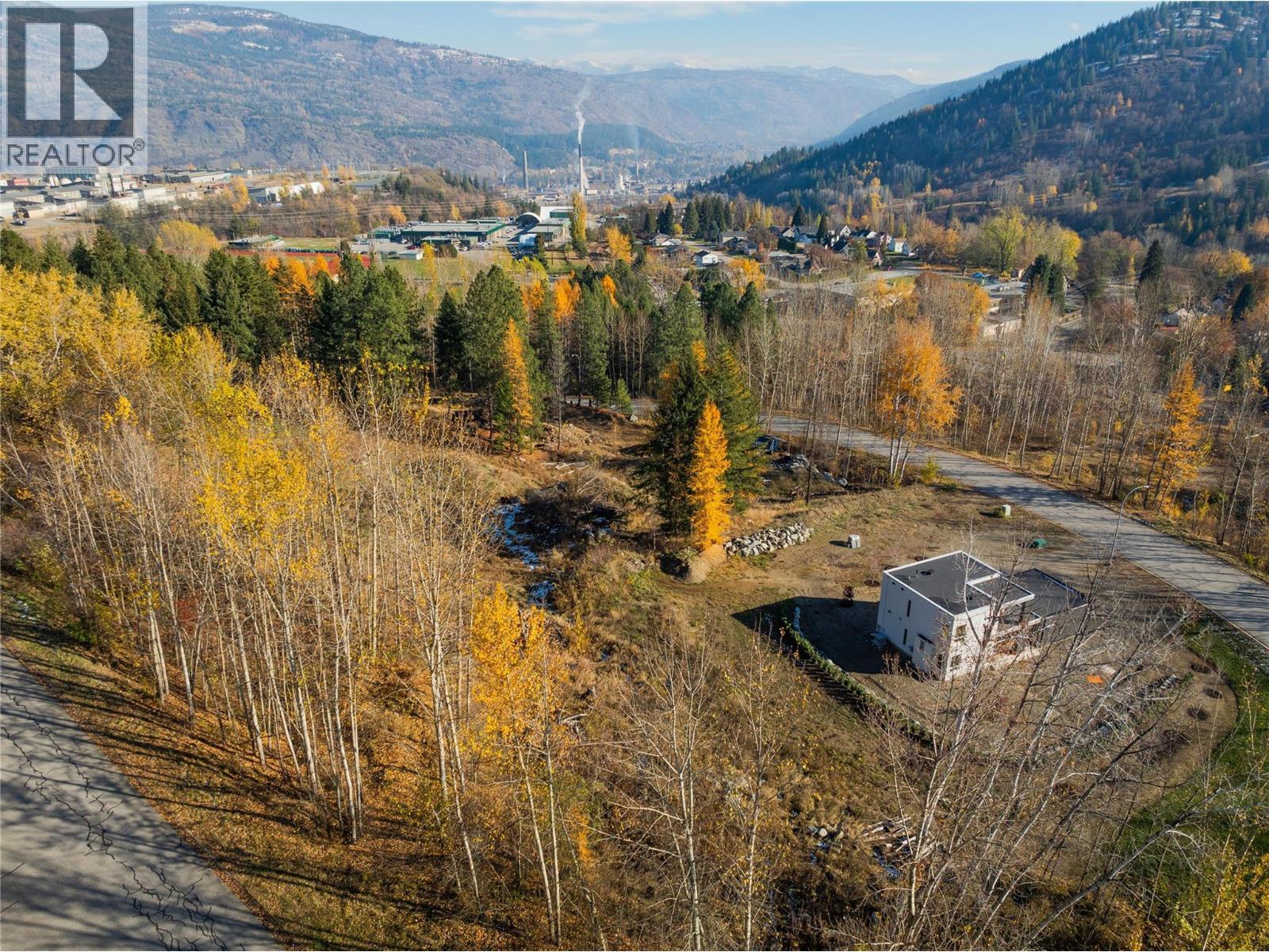 220 Whitman Way, Warfield, BC