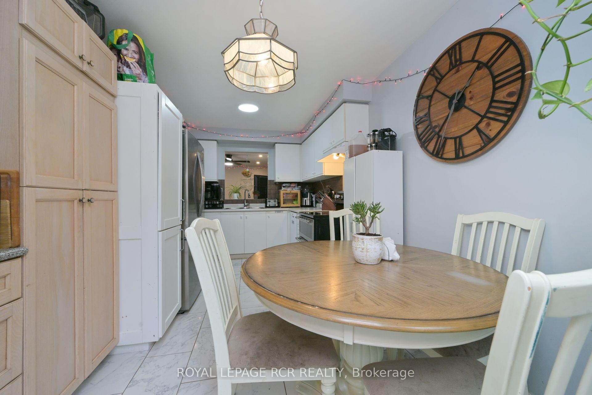 121 Dyer Drive, Wasaga Beach, ON - Indoor Photo Showing Dining Room