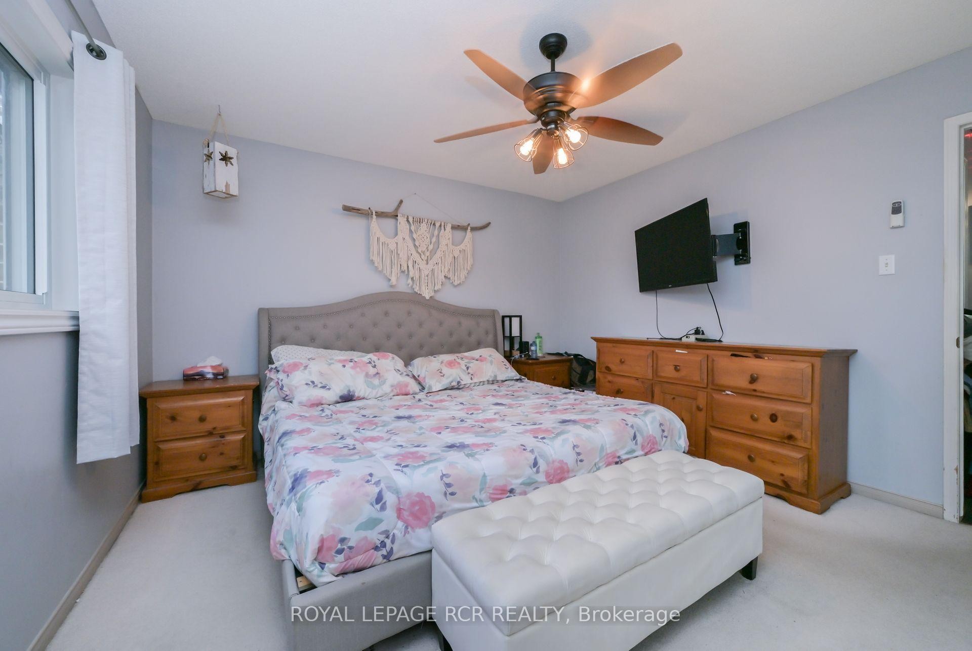 121 Dyer Drive, Wasaga Beach, ON - Indoor Photo Showing Bedroom