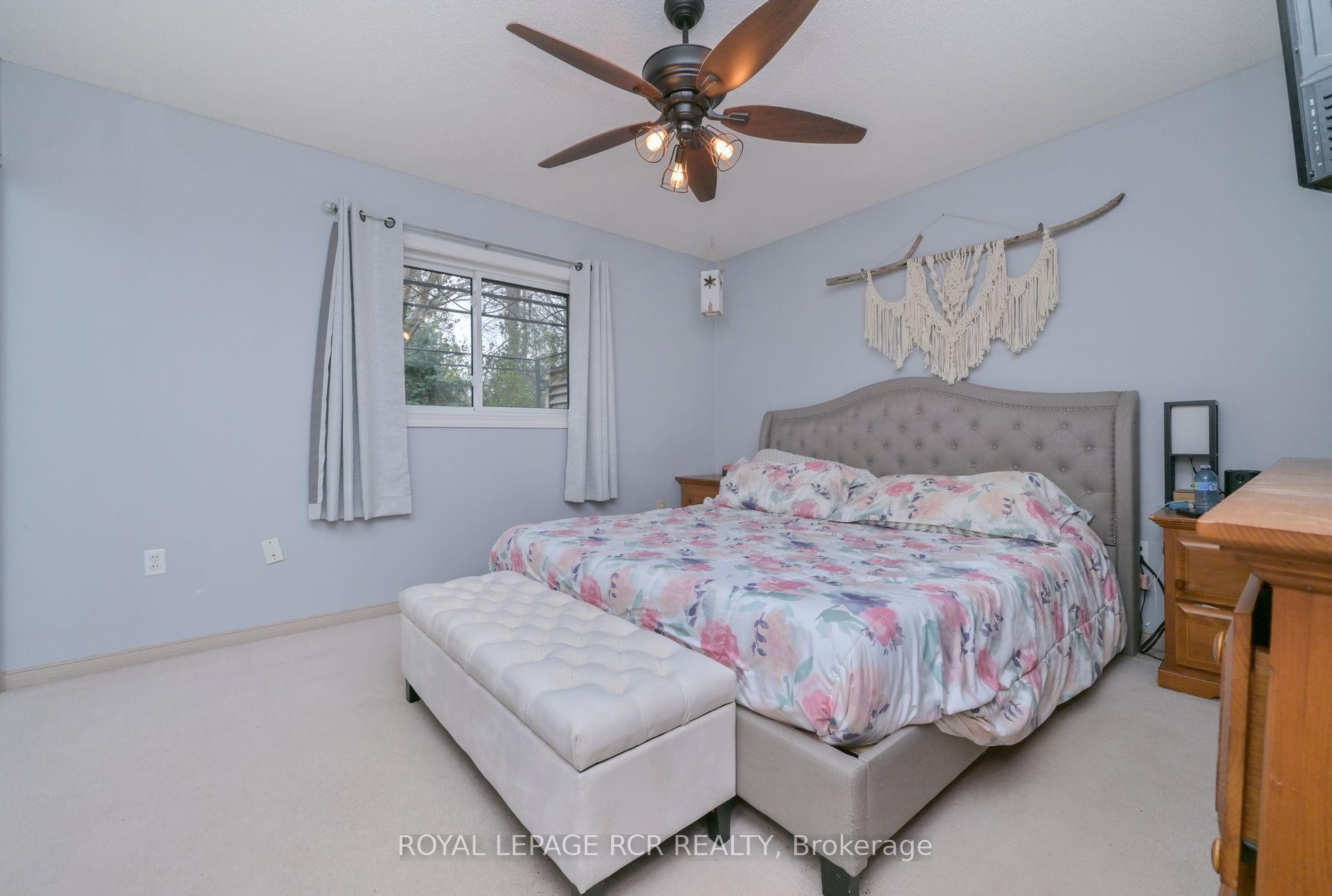 121 Dyer Drive, Wasaga Beach, ON - Indoor Photo Showing Bedroom