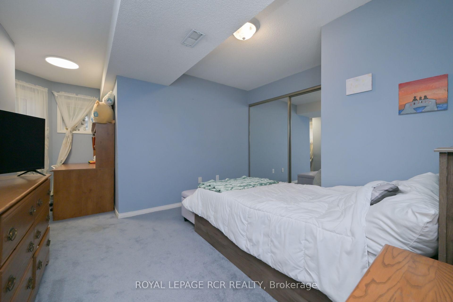 121 Dyer Drive, Wasaga Beach, ON - Indoor Photo Showing Bedroom