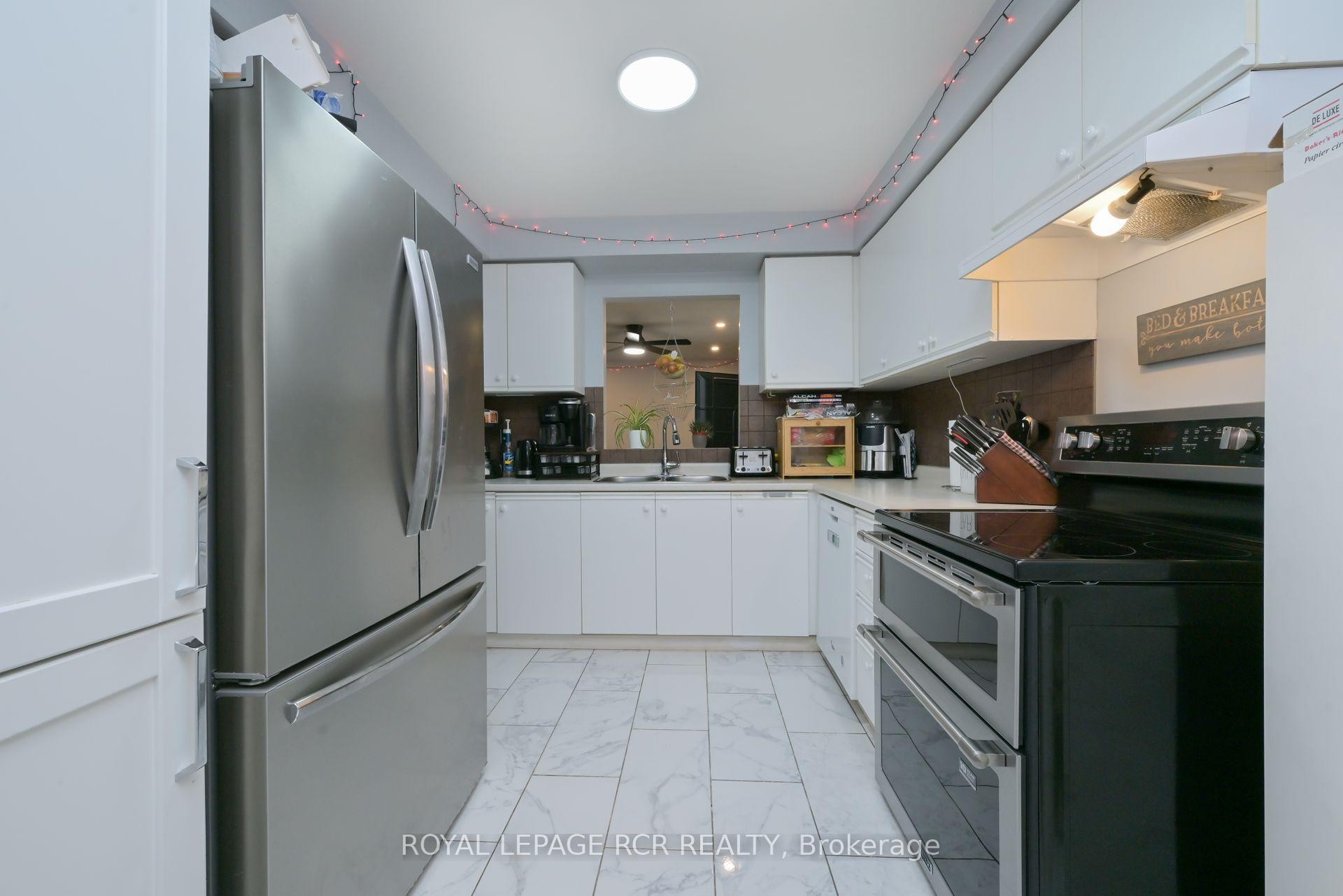 121 Dyer Drive, Wasaga Beach, ON - Indoor Photo Showing Kitchen