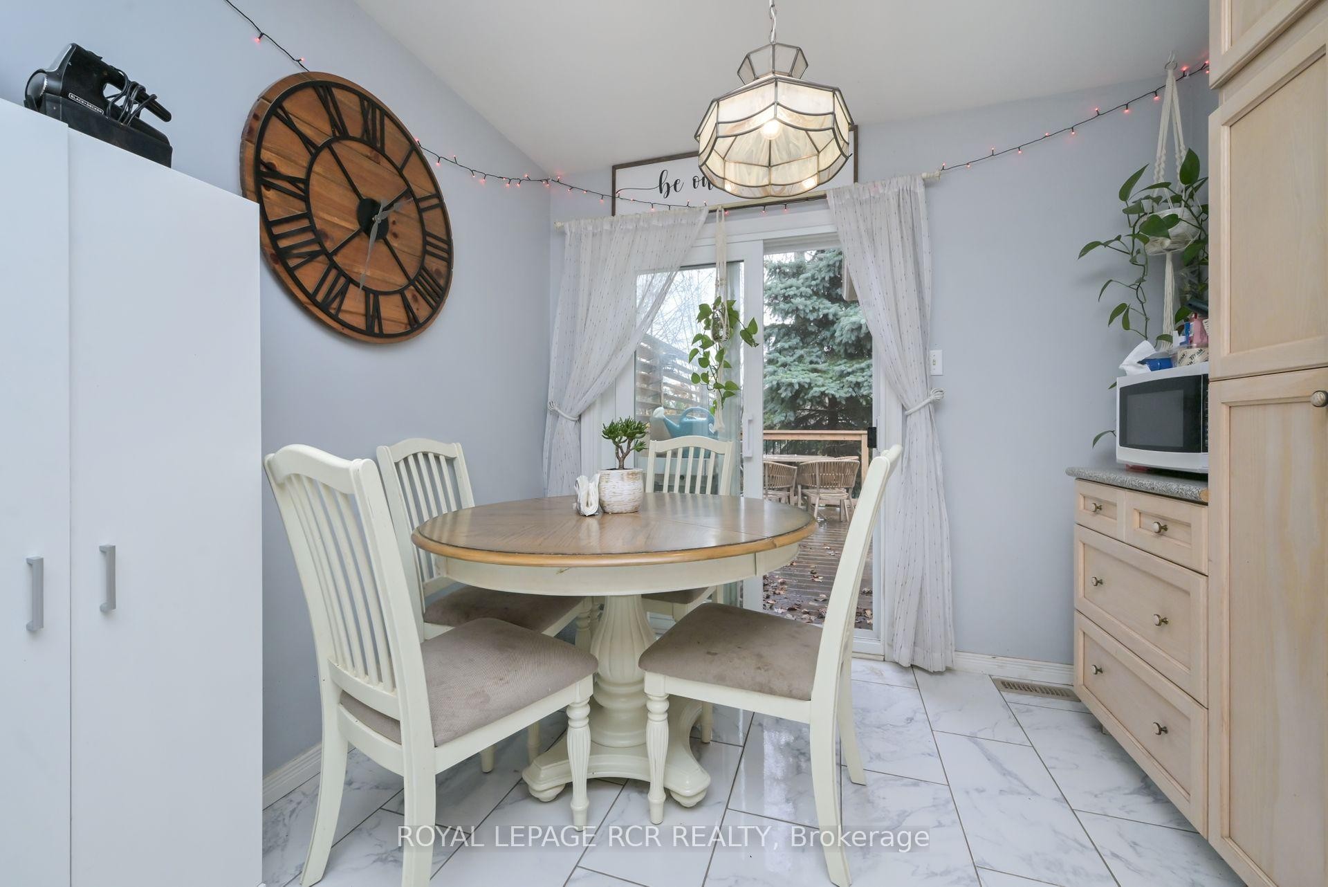121 Dyer Drive, Wasaga Beach, ON - Indoor Photo Showing Dining Room