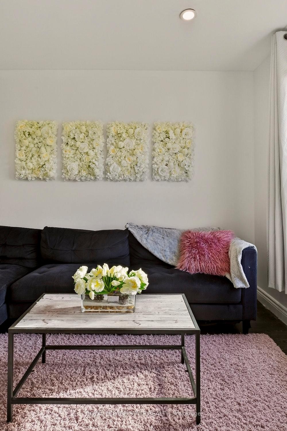 163 Hope Avenue, Hamilton, ON - Indoor Photo Showing Living Room