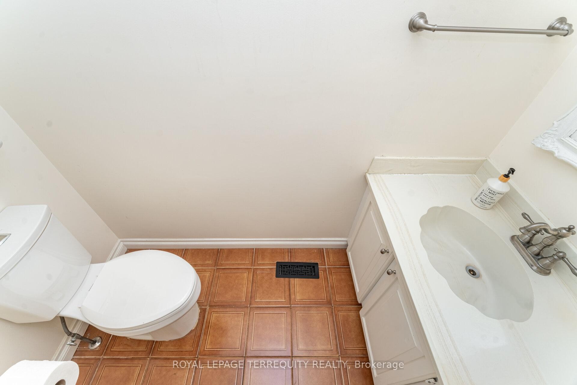 4085 Wheelwright Crescent, Mississauga, ON - Indoor Photo Showing Bathroom