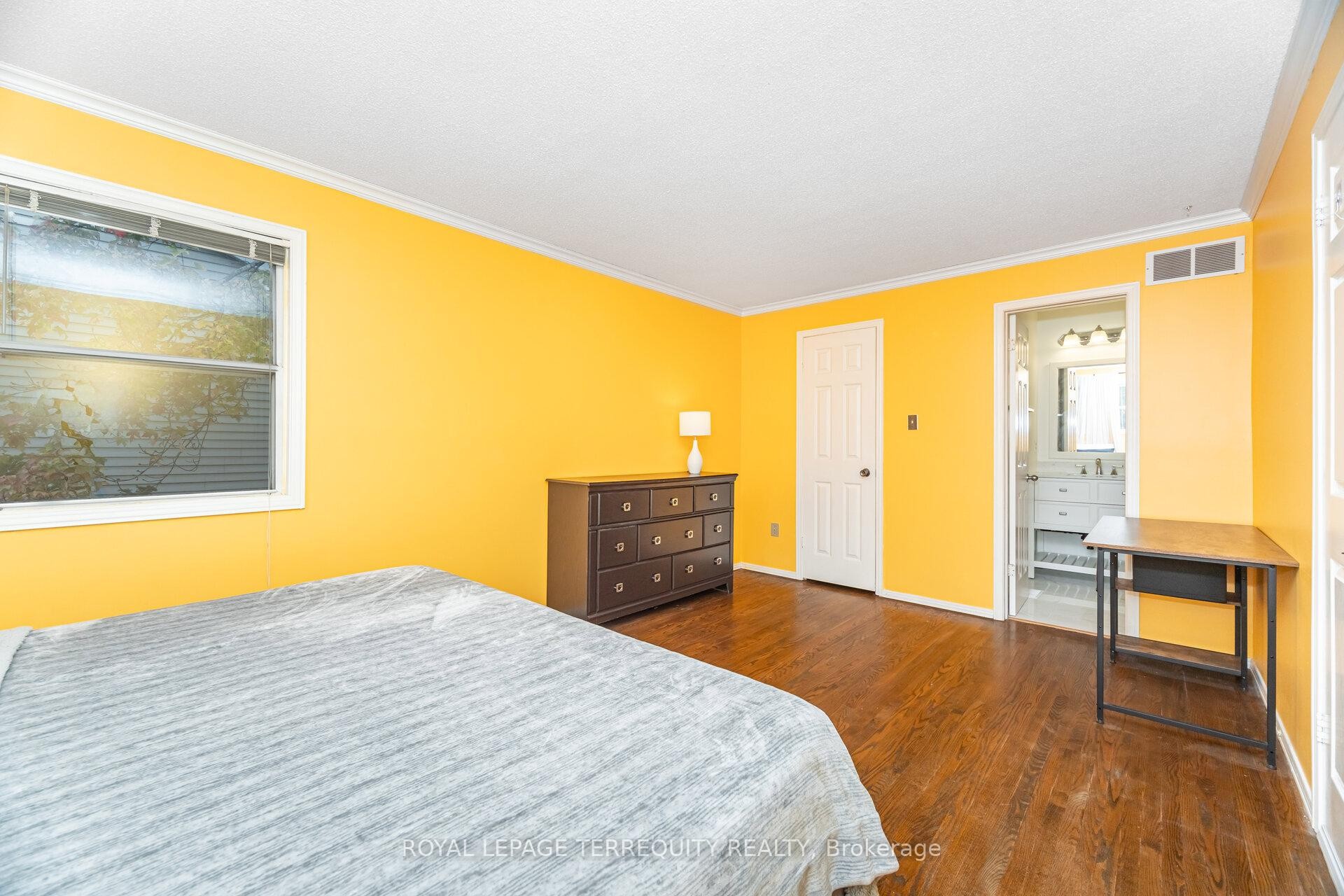 4085 Wheelwright Crescent, Mississauga, ON - Indoor Photo Showing Bedroom