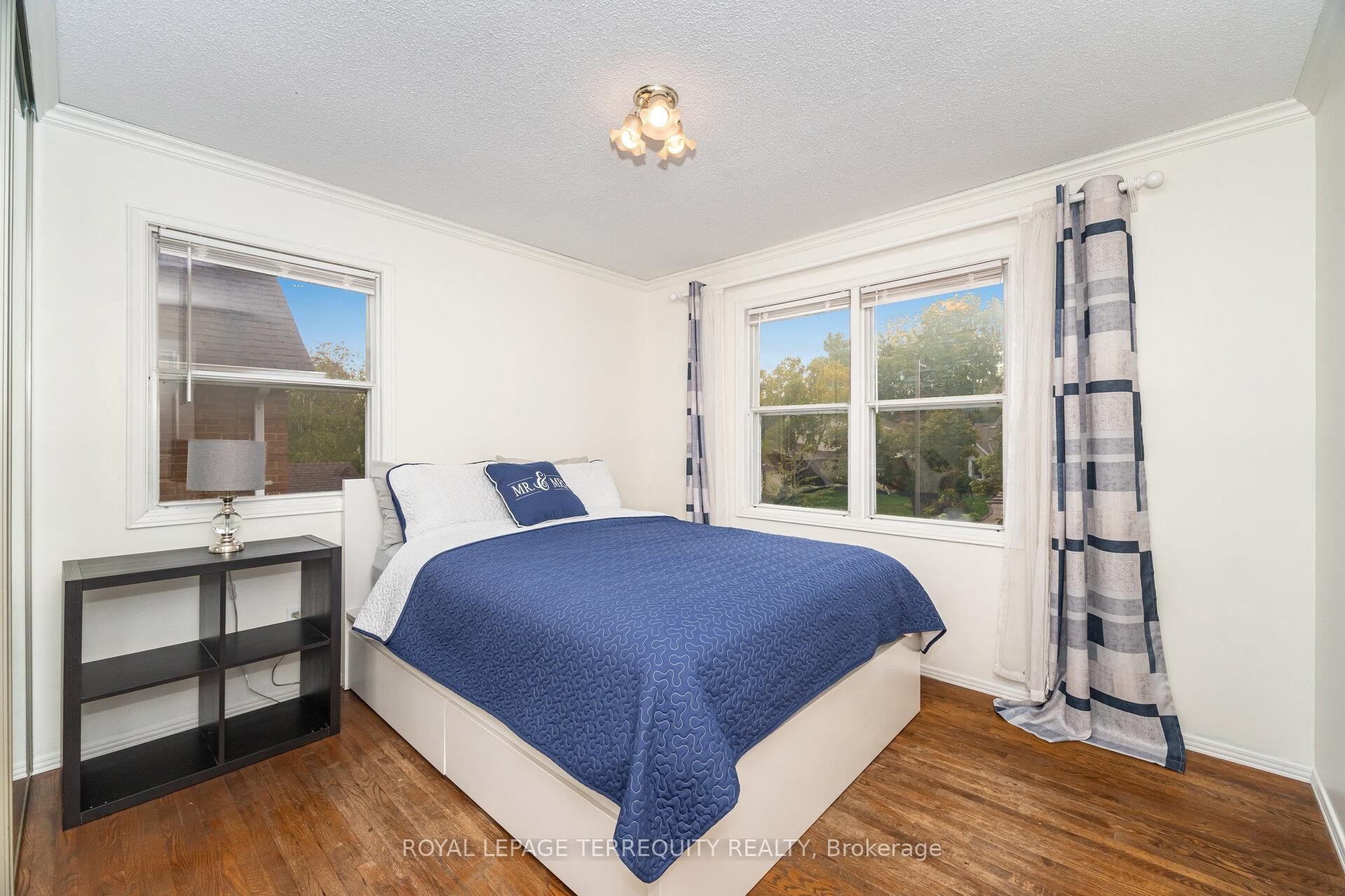 4085 Wheelwright Crescent, Mississauga, ON - Indoor Photo Showing Bedroom