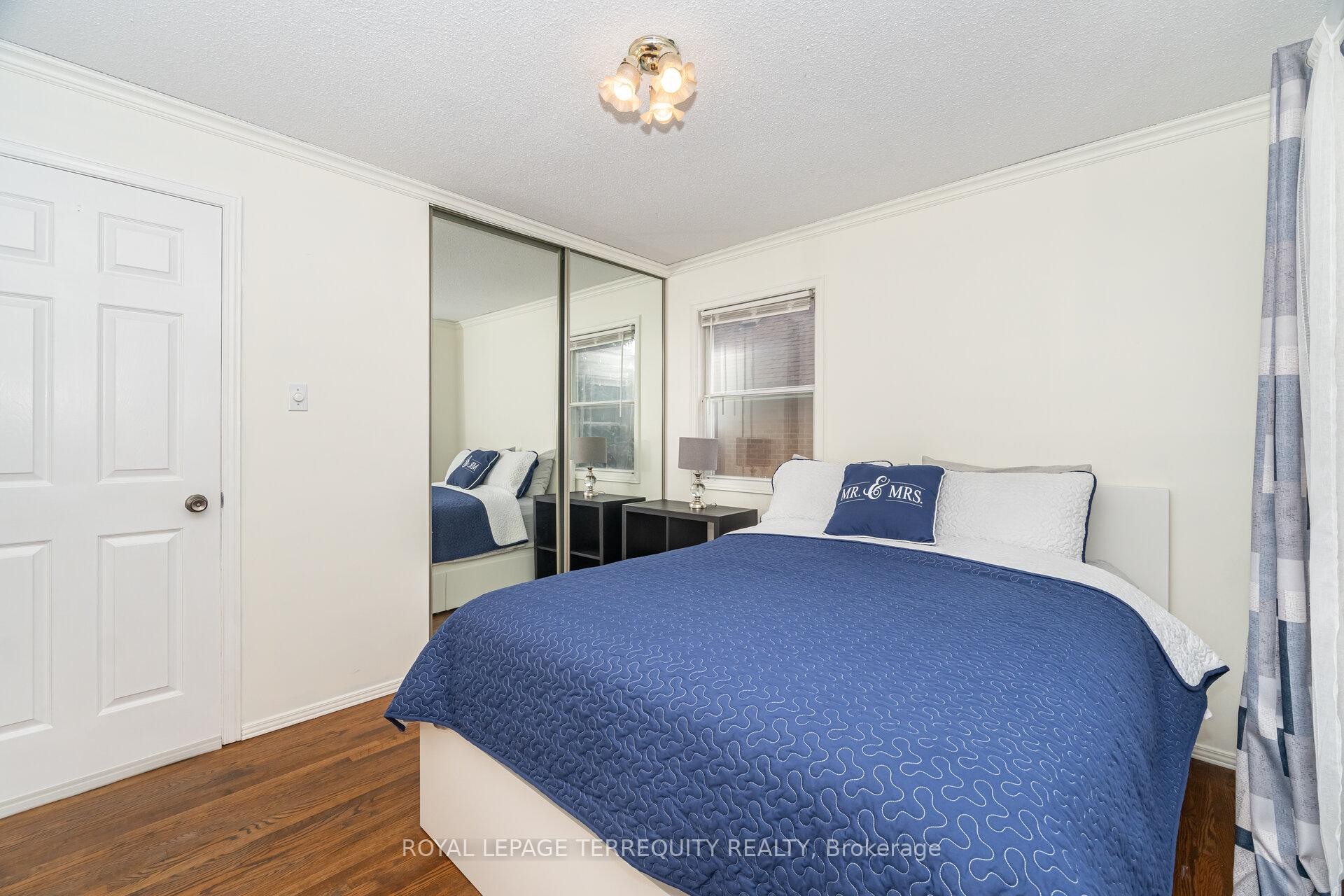 4085 Wheelwright Crescent, Mississauga, ON - Indoor Photo Showing Bedroom