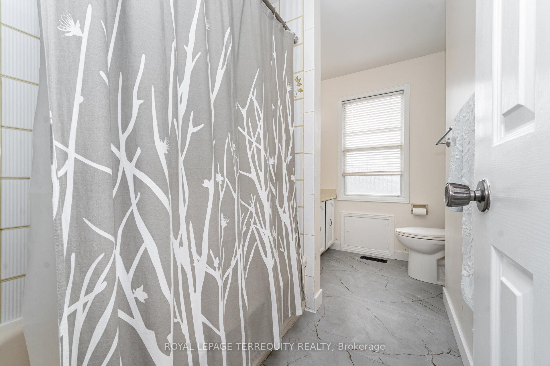 4085 Wheelwright Crescent, Mississauga, ON - Indoor Photo Showing Bathroom