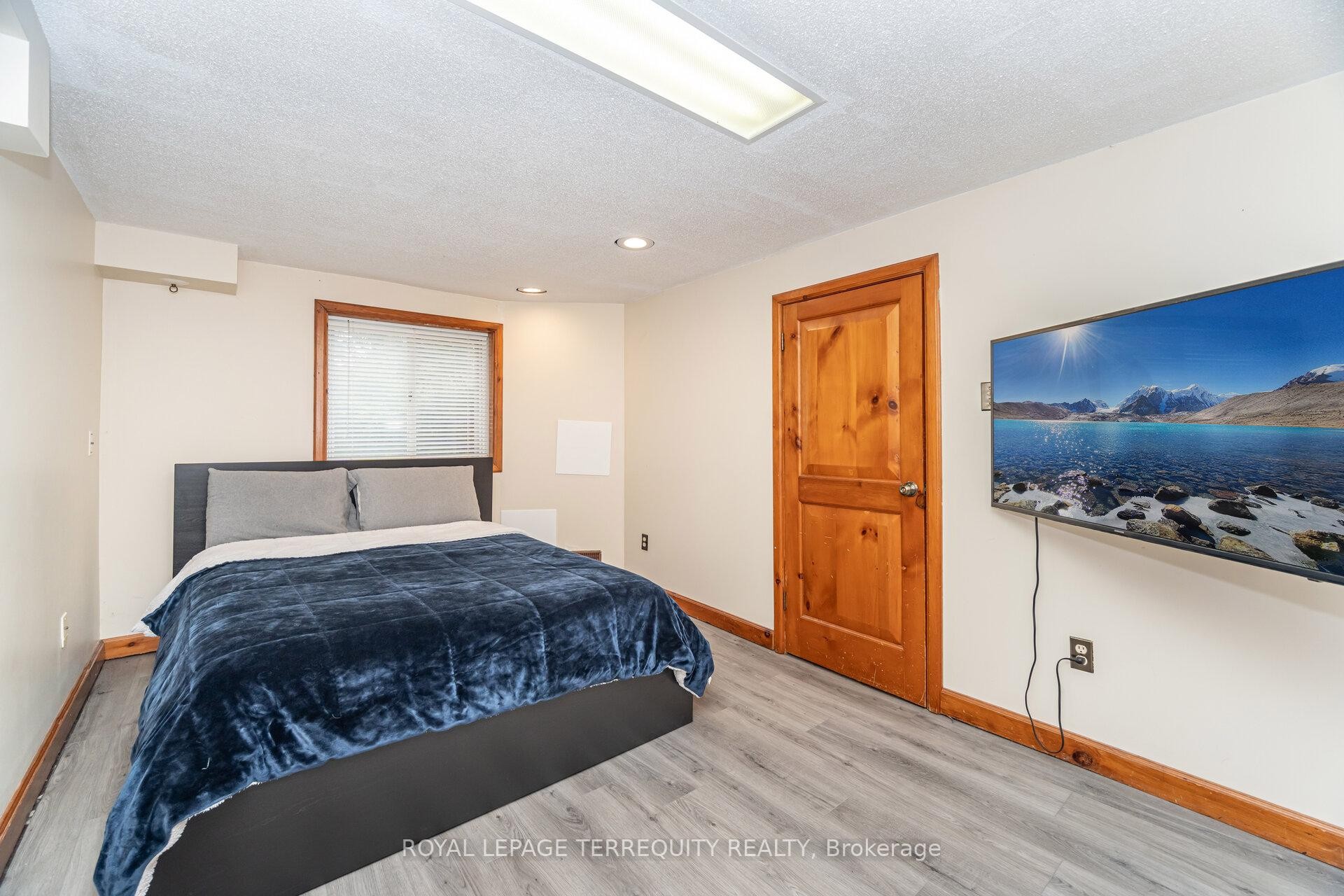 4085 Wheelwright Crescent, Mississauga, ON - Indoor Photo Showing Bedroom