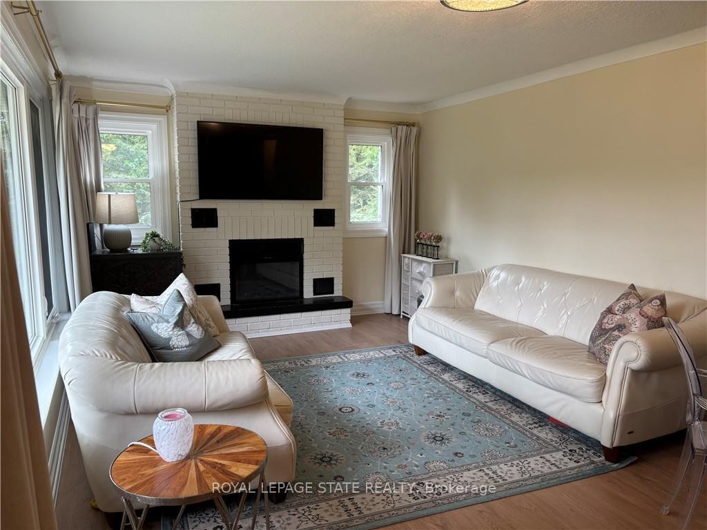 104 Diltz Road, Haldimand, ON - Indoor Photo Showing Living Room With Fireplace