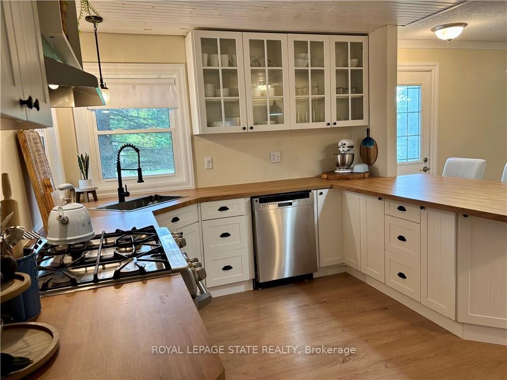 104 Diltz Road, Haldimand, ON - Indoor Photo Showing Kitchen