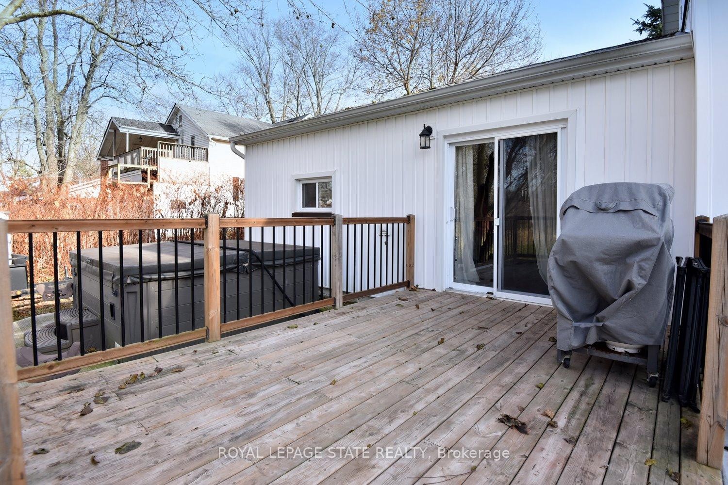 104 Diltz Road, Haldimand, ON - Outdoor With Deck Patio Veranda With Exterior