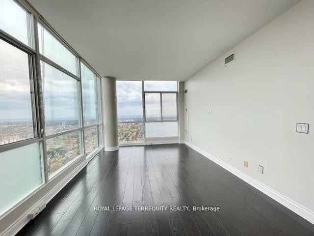 Ph3-225 Webb Drive, Mississauga, ON - Indoor Photo Showing Other Room