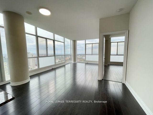 Ph3-225 Webb Drive, Mississauga, ON - Indoor Photo Showing Other Room