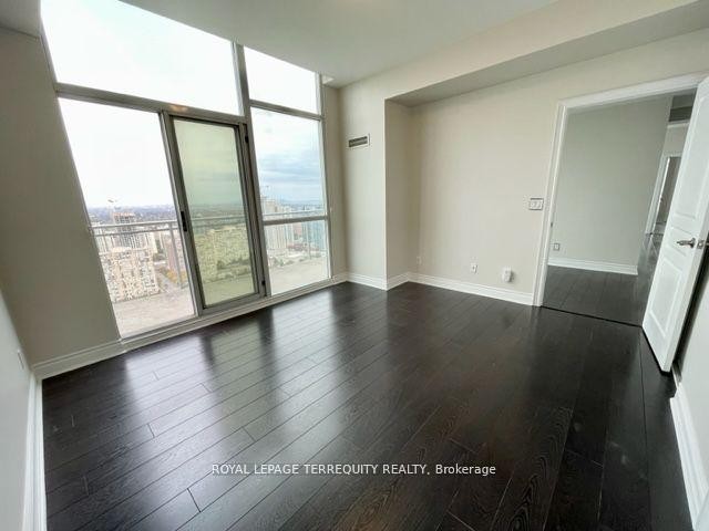 Ph3-225 Webb Drive, Mississauga, ON - Indoor Photo Showing Other Room