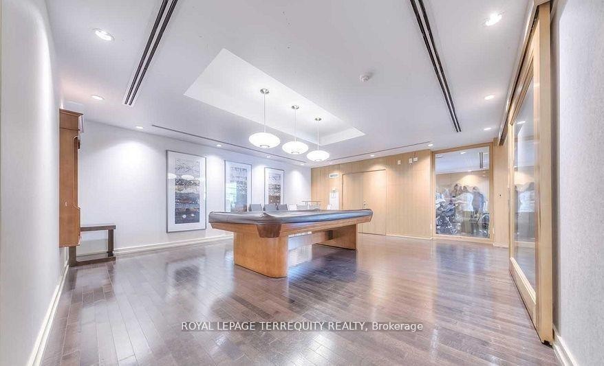 Ph3-225 Webb Drive, Mississauga, ON - Indoor Photo Showing Other Room