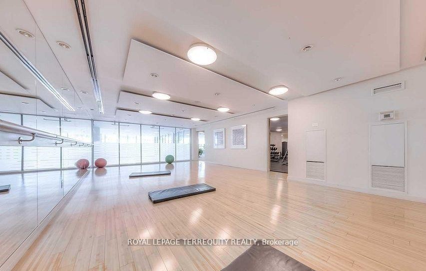 Ph3-225 Webb Drive, Mississauga, ON - Indoor Photo Showing Other Room