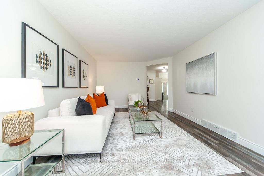Main-579 Windjammer Way, Waterloo, ON - Indoor Photo Showing Living Room