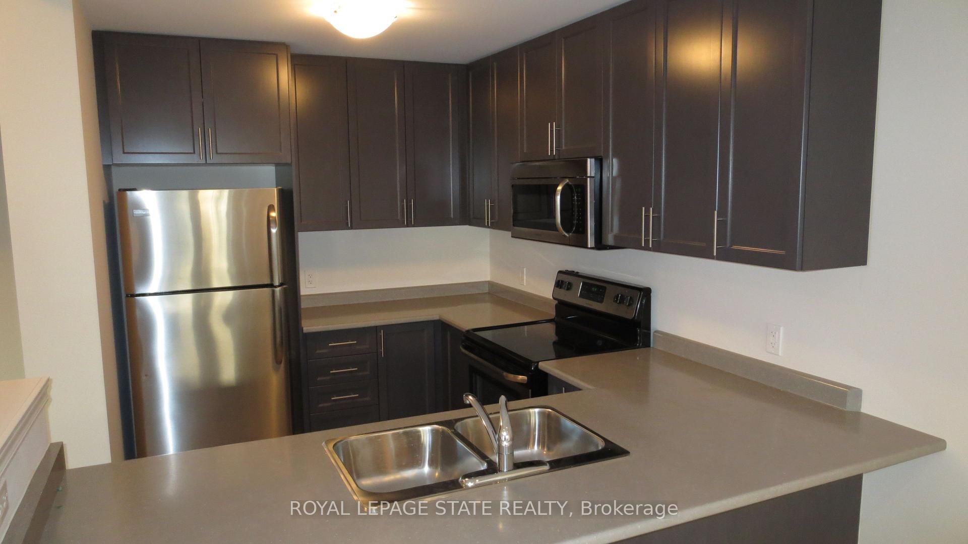 12 Waterview Drive, Hamilton, ON - Indoor Photo Showing Kitchen With Double Sink