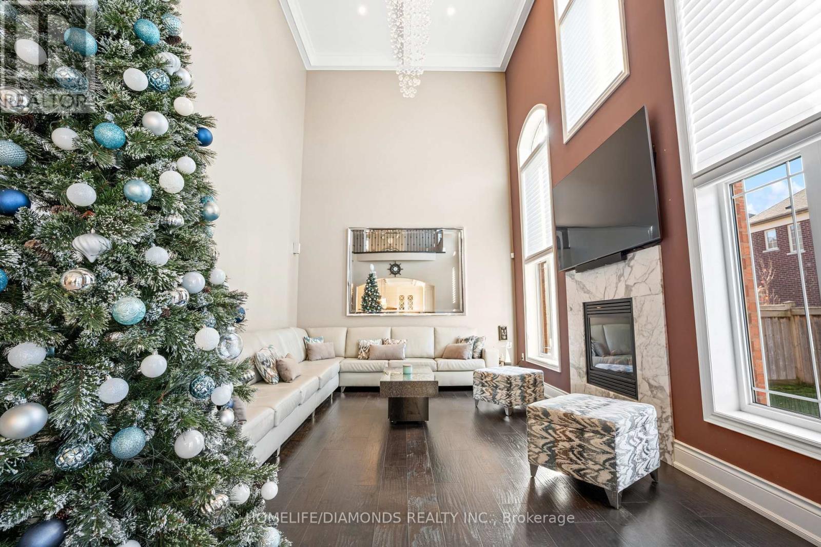 36 West Coast Trail, King, ON - Indoor Photo Showing Living Room With Fireplace