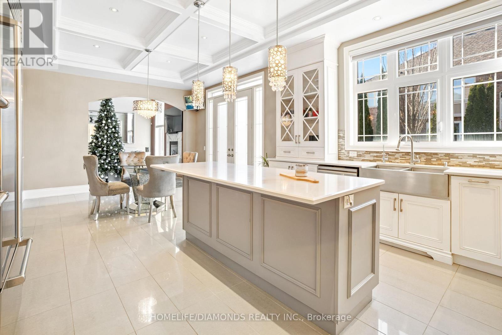 36 West Coast Trail, King, ON - Indoor Photo Showing Other Room