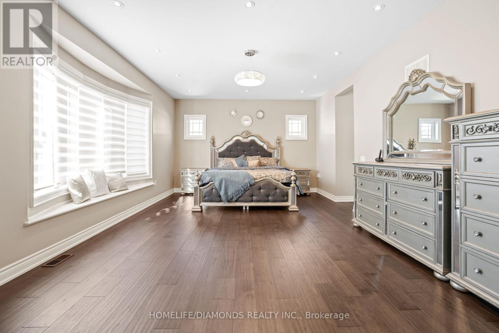 36 West Coast Trail, King, ON - Indoor Photo Showing Bedroom